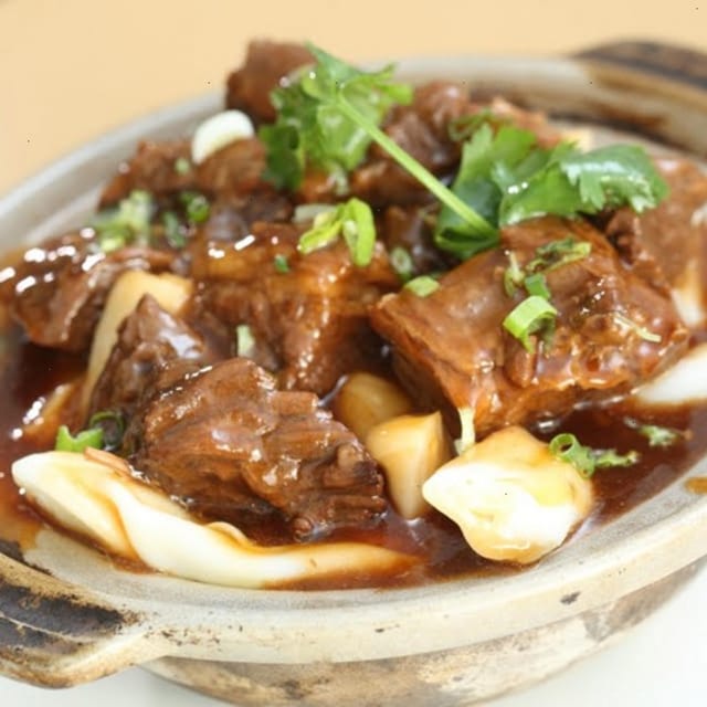Braised Beef Brisket Rice Noodle Roll Clay Pot.
